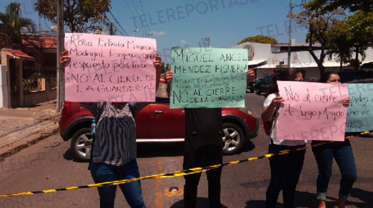 Les avisan cierre de guardería del IMSS y padres de familia bloquean 27 de Febrero