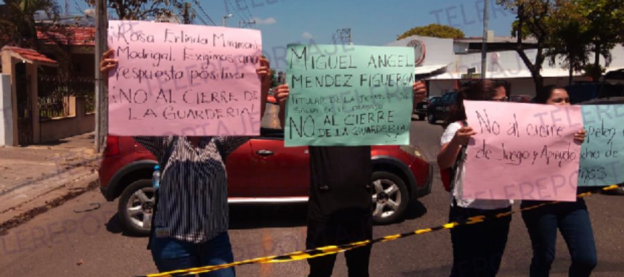 Les avisan cierre de guardería del IMSS y padres de familia bloquean 27 de Febrero