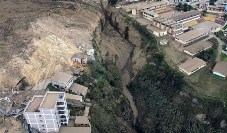 Deslizamiento de tierra en Ecuador deja 16 muertos.