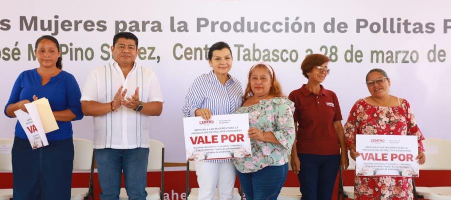 Transformación sólo es posible con las mujeres: Osuna al entregar pollitas ponedoras