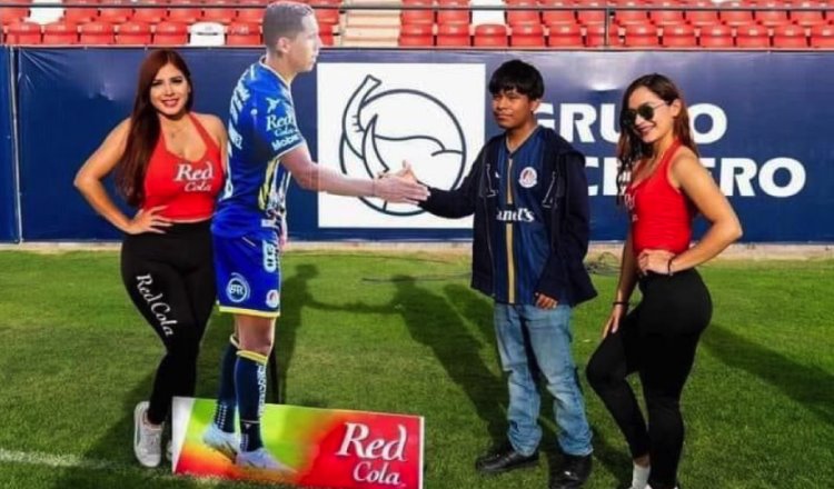 Atlético de San Luis realiza ‘convivencia’ de aficionados con figura de jugadores de cartón