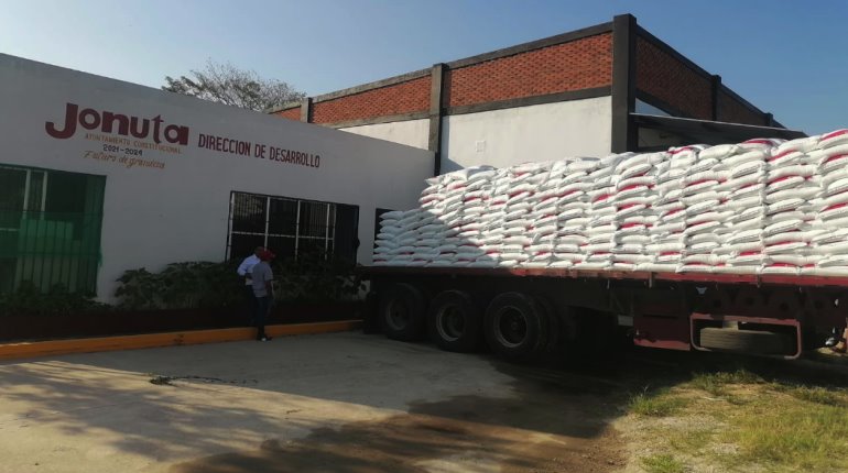 Llegan primeros sacos de fertilizantes a Tabasco para más de 23 mil productores, informa Segalmex