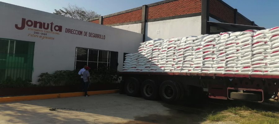 Llegan primeros sacos de fertilizantes a Tabasco para más de 23 mil productores, informa Segalmex