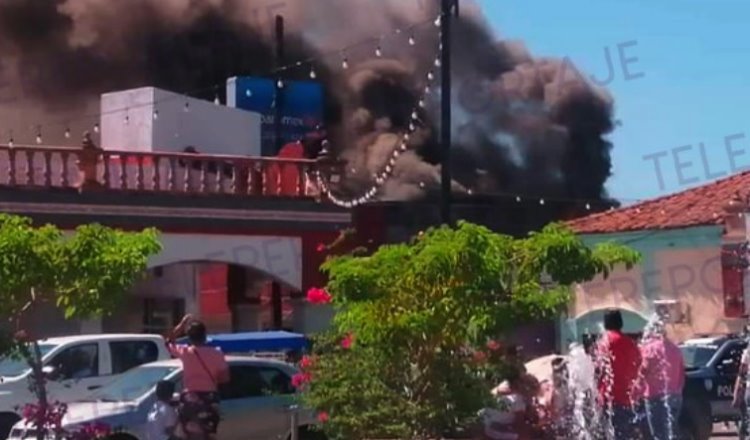 Se incendia local de ropa en el centro de Jalpa de Méndez