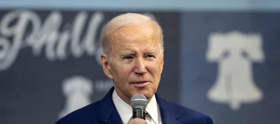 Evita Biden emitir comentarios sobre denuncia penal contra Trump