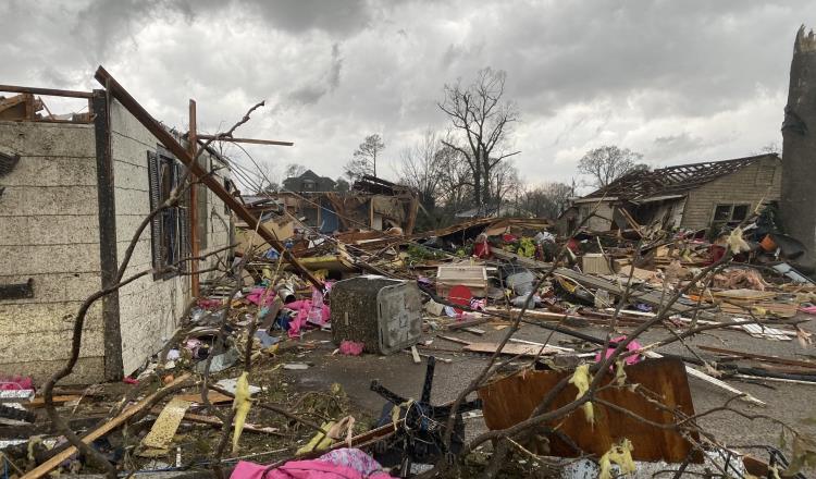 Violento tornado azota Arkansas y deja sin electricidad a 90 mil personas