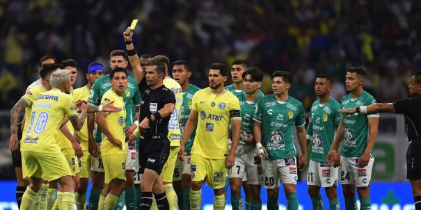 Liga Mx abre carpeta de investigación al árbitro Fernando Hernández por agresión a jugador