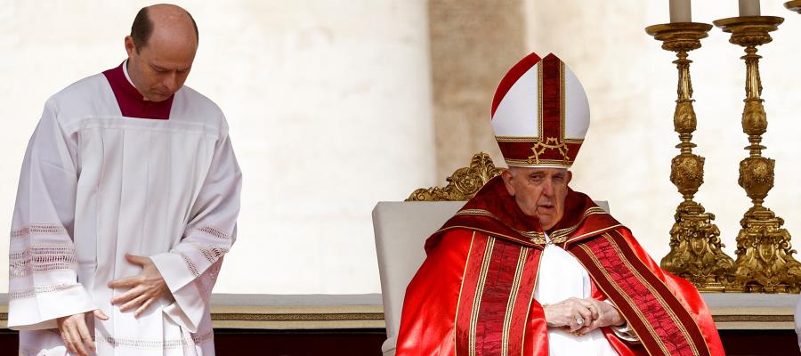 Tras recuperarse de bronquitis, el Papa Francisco preside celebración de Domingo de Ramos