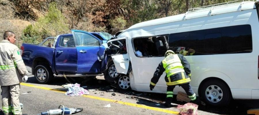 Mueren 13 personas en choque en carretera de Oaxaca