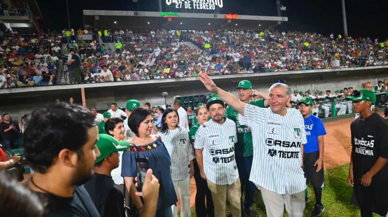 Inaugura Adán Augusto el Centenario 27 de Febrero; augura que Olmecas será campeón