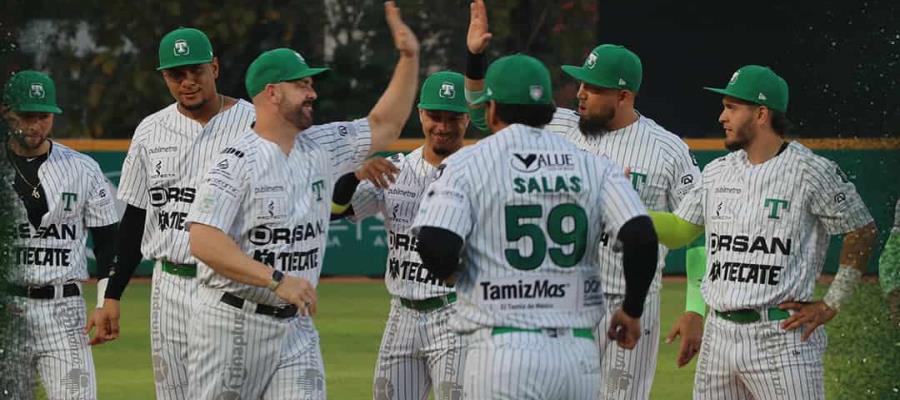 Diablos hace la maldad a Olmecas en inauguración del parque Centenario