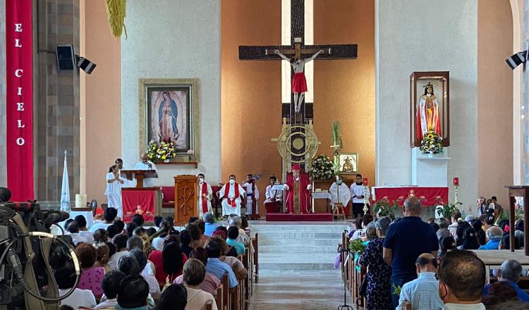 Miles de católicos participan en celebración del Domingo de Ramos en Tabasco