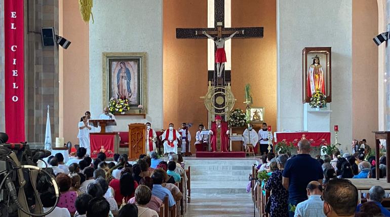 Miles de católicos participan en celebración del Domingo de Ramos en Tabasco