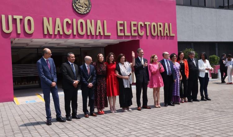 Consejeros del INE sostienen reunión para definir encargados de despacho