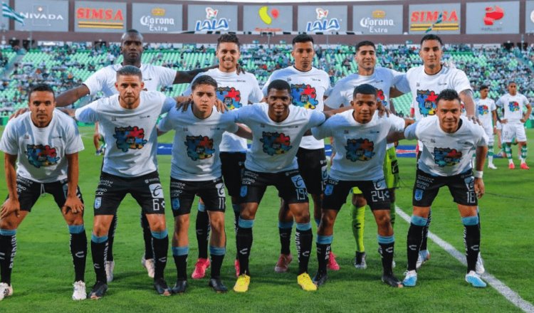 Santos se aleja de zona de reclasificación al perdón de último minuto con Querétaro 2-0