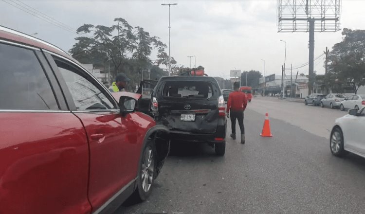 ¡Por ir a las prisas! Provoca fuerte choque en Periférico de Villahermosa