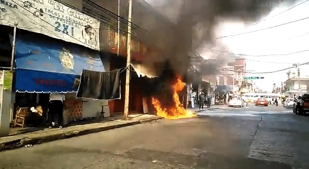 Explota transformador e incendia tres locales en la colonia Centro