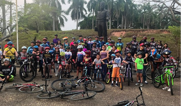 Club ciclista Sun Bikers celebran Día del Niño con rodada de 3 km sobre Paseo Tabasco