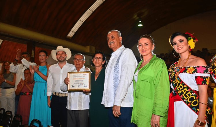 Con la danza del pochó y la "Casa de las Artesanías", inauguran stand de Tenosique y Nacajuca