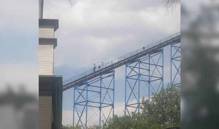 Falla juego mecánico de Six Flags; deja a visitantes en las alturas