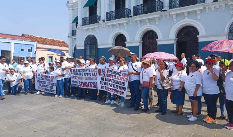 Agremiados al SINAITSA protestan en Palacio de Gobierno; exigen respeto a derechos laborales 