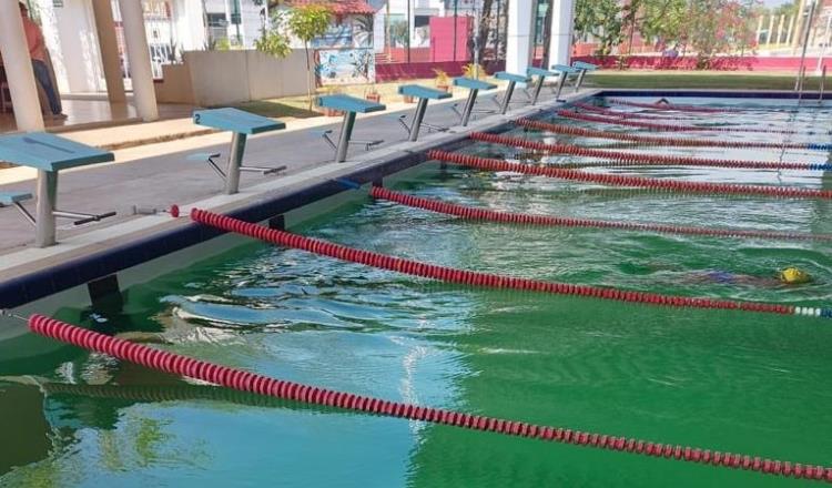 Enferman niños por "agua verdosa" en la alberca olímpica de la Ciudad Deportiva
