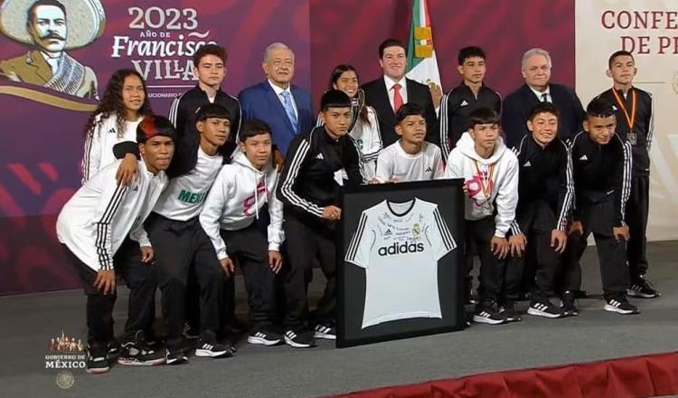 Reconoce AMLO a niños mexicanos que ganaron campeonato mundial de Fundación Real Madrid 