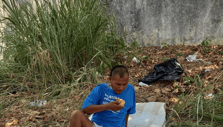 Piden ayuda para hombre abandonado en la colonia el Recreo, está herido y en situación de calle