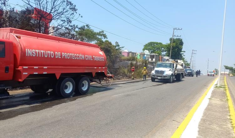 Controlan bomberos 2 fuertes incendios en Villahermosa con 35 mil litros de agua