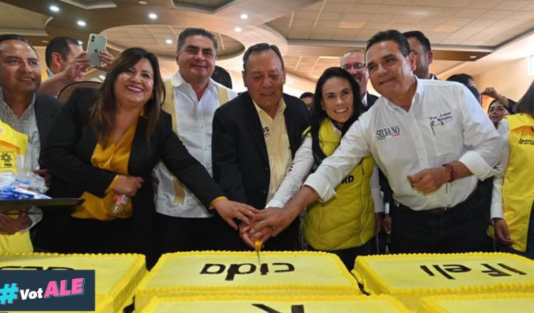 Con pastel y Alejandra del Moral como invitada, celebra PRD 34 años