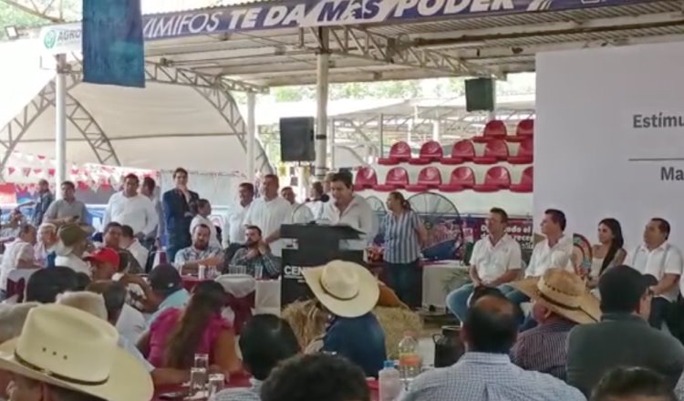 Entrega Osuna apoyos para crecimiento del sector ganadero de Centro en Feria Tabasco