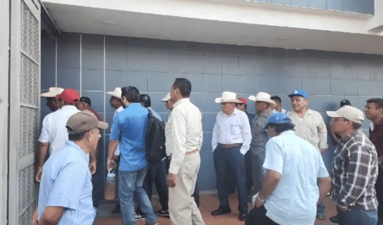 Con protesta en Segotab, piden desazolve de río Jolochero
