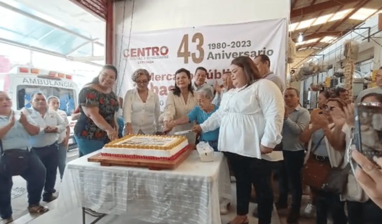 Locatarios solicitan mejoras durante aniversario del Mercado de Atasta; Centro se compromete a atender demandas