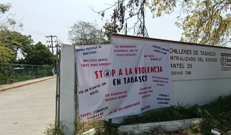 Ajustan 3 días de protesta en Cobatab de Cárdenas por profesor golpeado