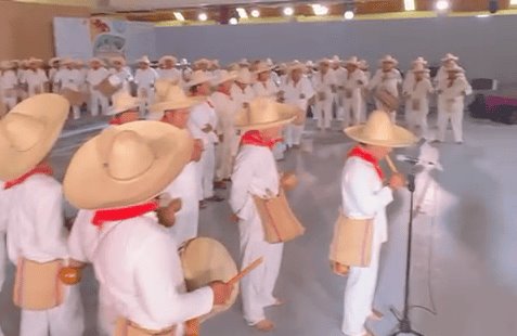 100 tamborileros tocan al mismo tiempo El Tigre en Feria Tabasco