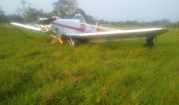 ¡Aterrizaje de emergencia en Jalapa! Avioneta se queda en potrero tras presentar falla