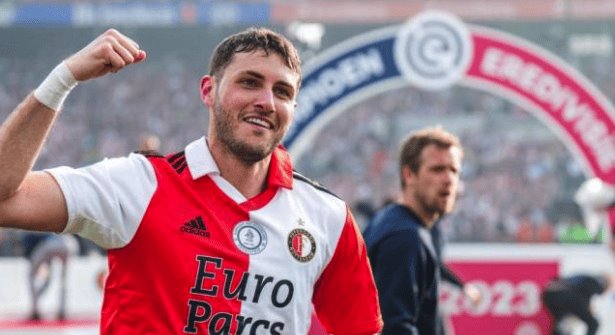 Santi Giménez es Campeón con el Feyenoord en su primera temporada en Europa