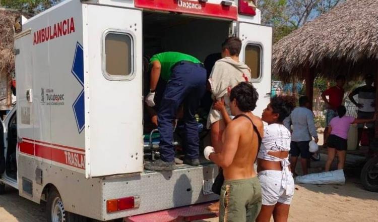 Hombre agrede a machetazos a 3 argentinos en playa de Oaxaca