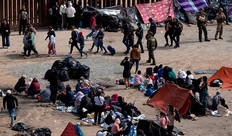 Enfrentan migrantes sol y lluvia en Tamaulipas; 1500 siguen varados en la frontera