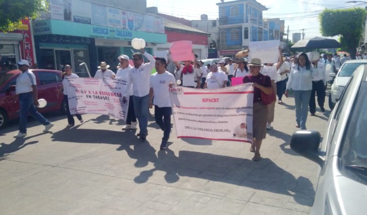 En Cárdenas, marcha comunidad estudiantil del Cobatab por hechos del plantel 35