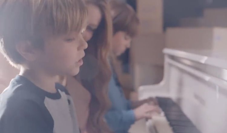 Hijos de Shakira cantan junto a ella Acróstico