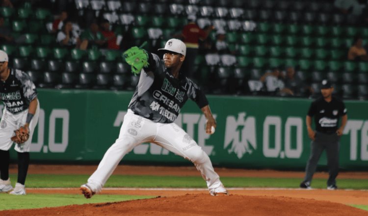 Olmecas blanquea a Pericos y empata a la serie en el Centenario de la mano de Jesse Castillo y Yoennis Yera