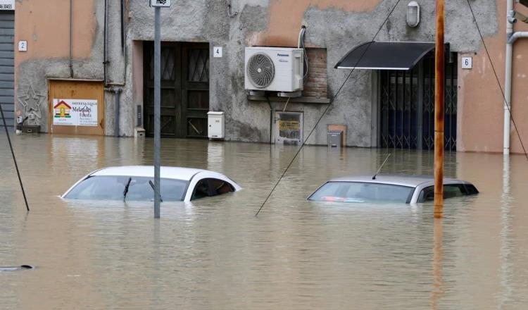 Van al menos 8 muertos por inundaciones en Italia
