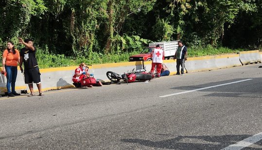 Derrapan motociclistas sobre la Comalcalco – Paraíso