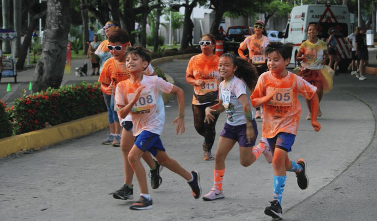 ¡Inundan de colores el Tomás Garrido! 600 personas participan en la Carrera Recreativa ´Colors´