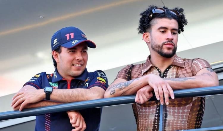 Checo presenta su casco para el GP de Mónaco con la presencia de Bad Bunny