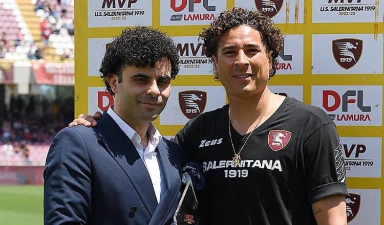 "Memo" Ochoa es premiado como MVP de la temporada con el Salernitana