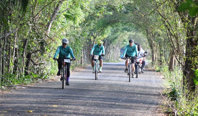 Daphne Constantin y Rudi Rincón los ganadores del 1er Reto Ciclista de la UJAT