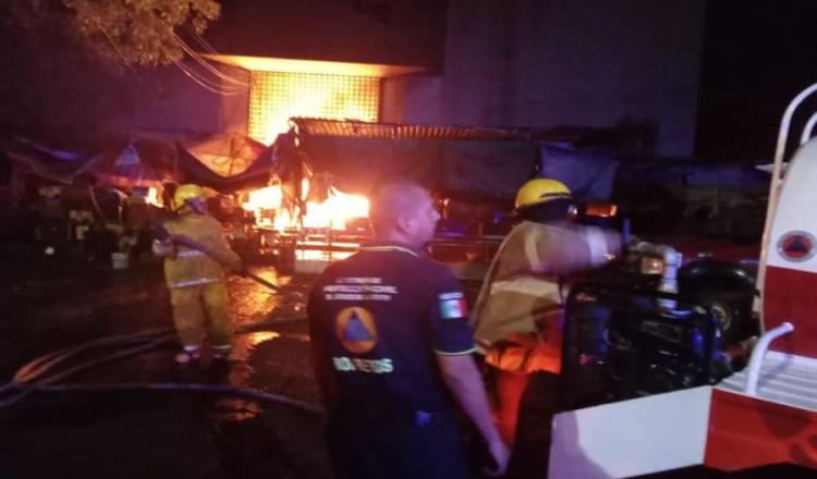 Incendio consume 400 locales del Mercado Central de Acapulco