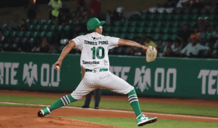 Con bronca en el Centenario, Olmecas desata ofensiva y vence a Saraperos 10-5